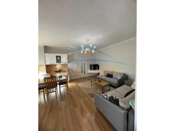 Tirane, jepet me qera apartament 2+1+Ballkon Kati 5, 110 m² 600 € 