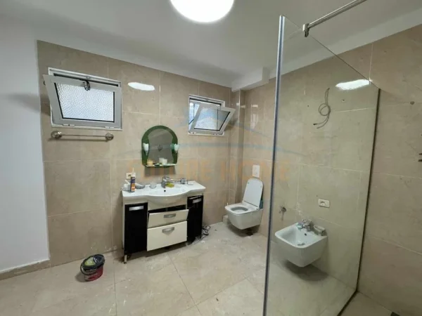Tirane, jepet me qera apartament 3+1+Ballkon Kati 2, 109 m² 1.200 € 
