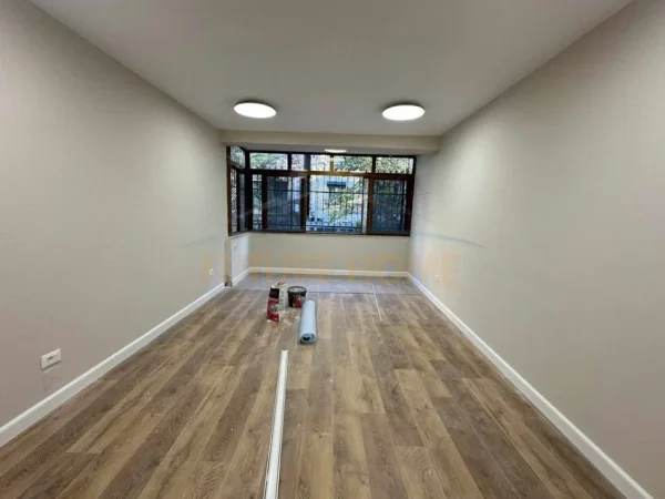 Tirane, jepet me qera apartament 3+1+Ballkon Kati 2, 109 m² 1.200 € 