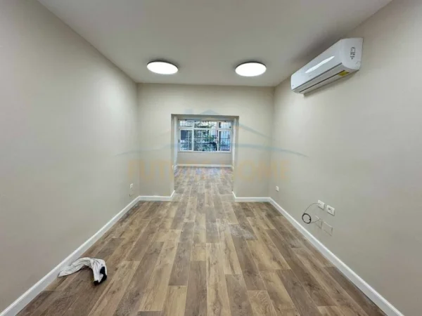 Tirane, jepet me qera apartament 3+1+Ballkon Kati 2, 109 m² 1.200 € 
