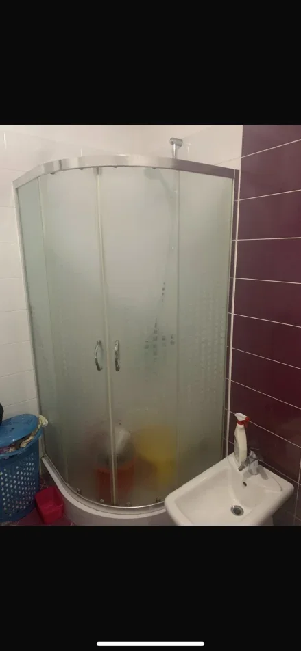 Tirane, jepet me qera apartament 1+1+Ballkon Kati 5, 74 m² 450 € (Rruga Teodor Keko)