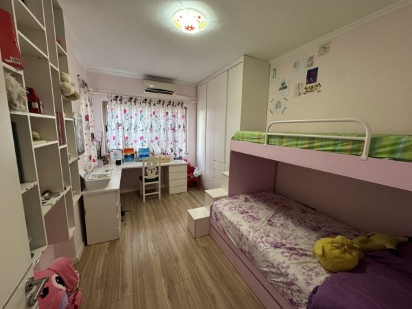 Tirane, shes apartament 2+1+Ballkon Kati 5, 107 m² 158.000 € (Rruga Loni Ligori)