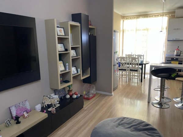 Tirane, shes apartament 2+1+Ballkon Kati 5, 107 m² 158.000 € (Rruga Loni Ligori)