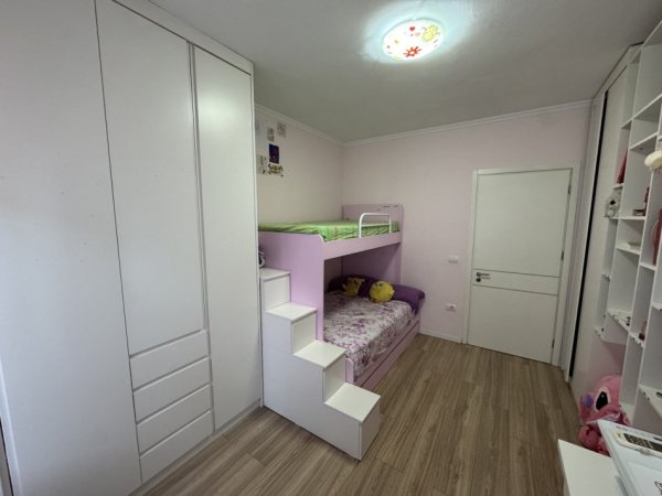 Tirane, shes apartament 2+1+Ballkon Kati 5, 107 m² 158.000 € (Rruga Loni Ligori)