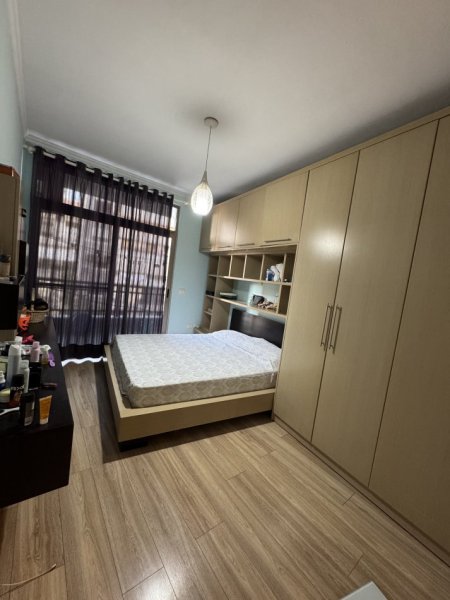 Tirane, shes apartament 2+1+Ballkon Kati 5, 107 m² 158.000 € (Rruga Loni Ligori)