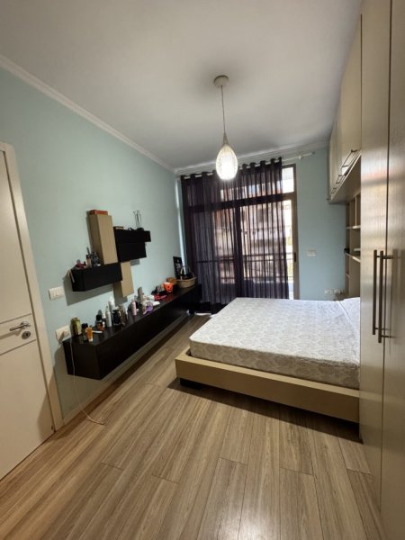 Tirane, shes apartament 2+1+Ballkon Kati 5, 107 m² 158.000 € (Rruga Loni Ligori)