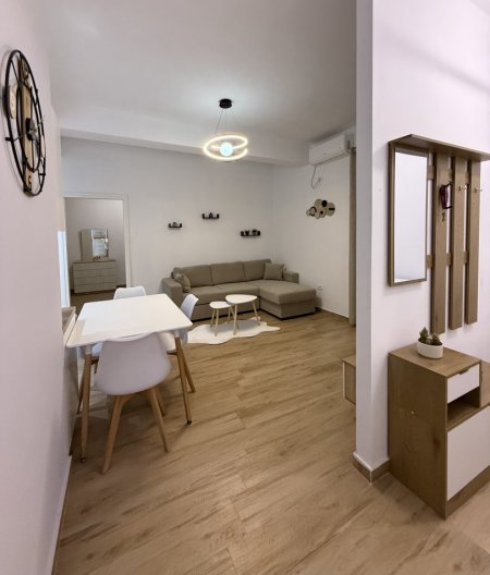 Tirane, jepet me qera nga Pronari, pa-komision shtepi 1+1+Ballkon Kati 1