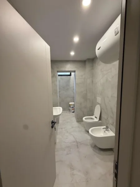 Tirane, jepet me qera ambjent biznesi Kati 0, 90 m² 1.200 € 