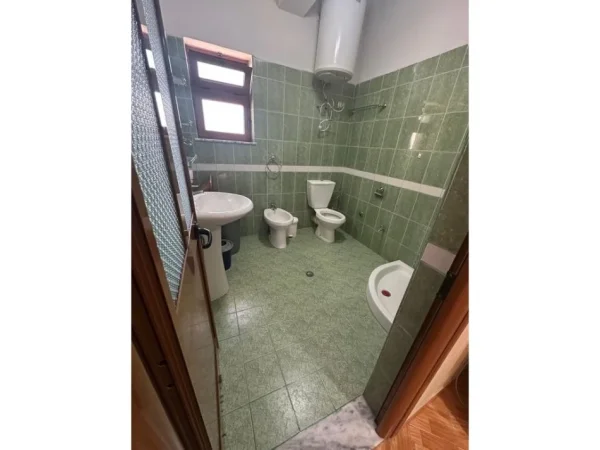 Tirane, jepet me qera apartament 2+1 Kati 3, 110 m² 500 € (Kodra e Diellit)