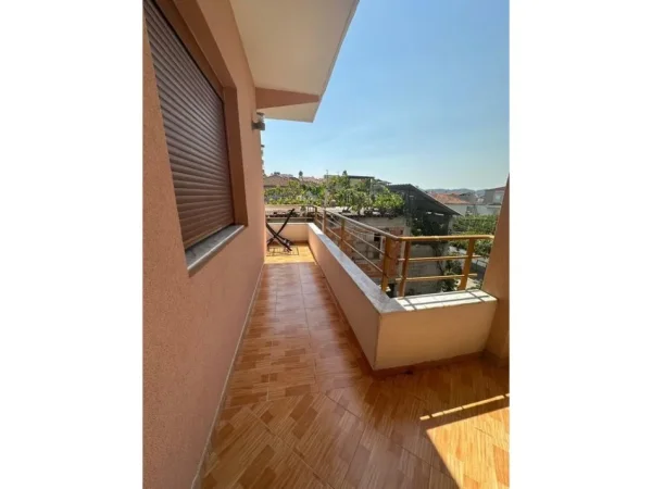 Tirane, jepet me qera apartament 2+1 Kati 3, 110 m² 500 € (Kodra e Diellit)