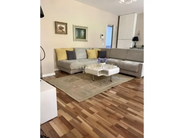 Tirane, jepet me qera apartament 1+1 Kati 5, 78 m² 750 € (Myslym Shyri)
