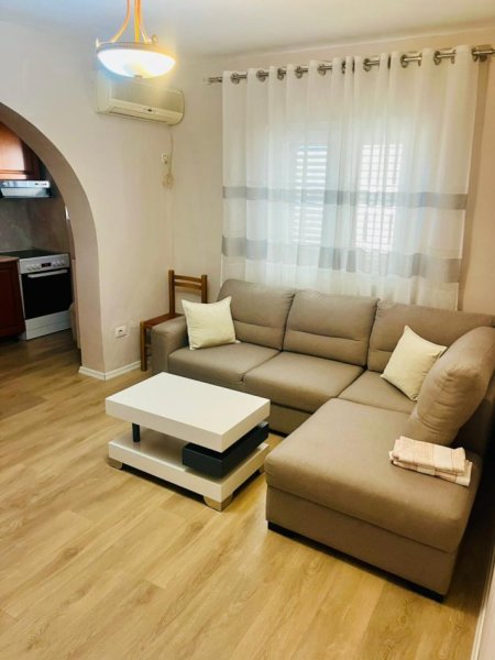 Tirane, jepet me qera shtepi 1+1 Kati 1, 58 m² 500 € (Qyteti Studenti/Rruga Jorgjia Truja)
