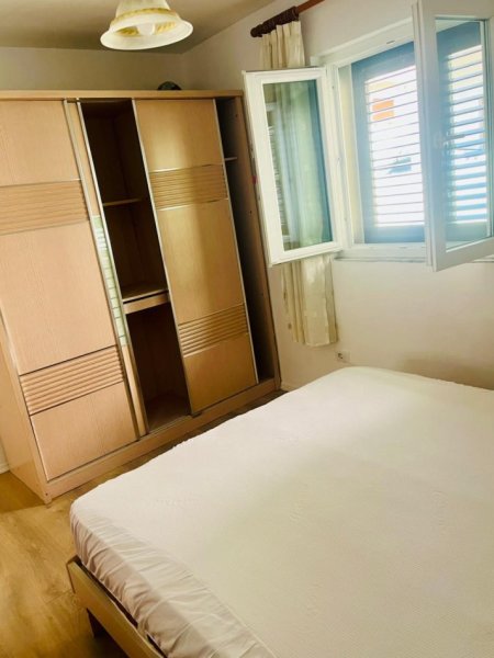 Tirane, jepet me qera shtepi 1+1 Kati 1, 58 m² 500 € (Qyteti Studenti/Rruga Jorgjia Truja)