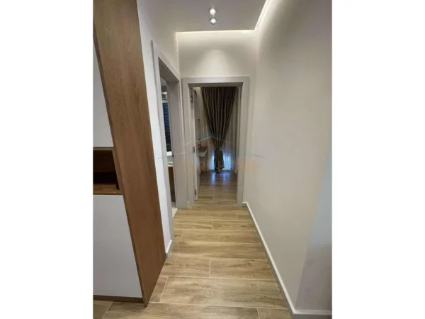 Tirane, shitet apartament 1+1+Aneks Kati 2, 74 m² 