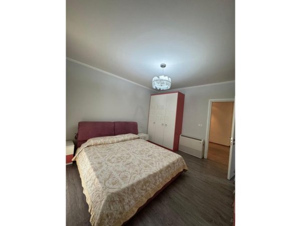 Tirane, jepet me qera apartament 3+1 Kati 3, 140 m² 2.000 € 