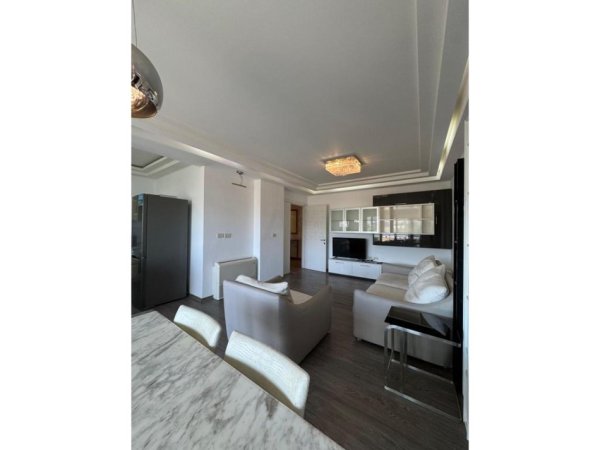 Tirane, jepet me qera apartament 3+1 Kati 3, 140 m² 2.000 € 