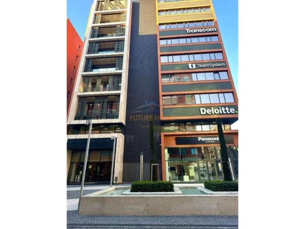 Tirane, jepet me qera zyre Kati 1, 372 m² 6.000 € (Kompleksi Delijorgji)