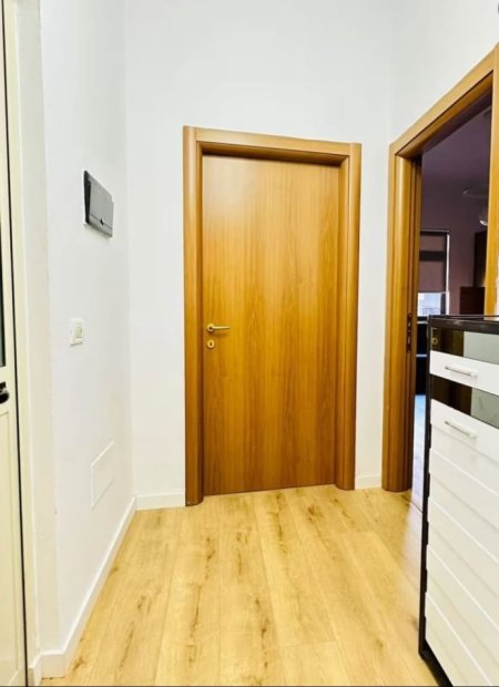 Tirane, jepet me qera apartament 1+1 Kati 2, 62 m² 650 € (Tek Tirana Parking)
