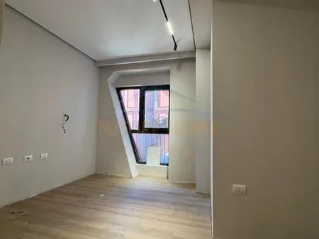 Tirane, jepet me qera apartament 2+1 Kati 14, 168 m² 160.000 € 