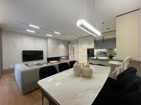 Tirane, shitet apartament 2+1+Ballkon Kati 1, 121 m² 369.000 € (Liqeni Thate)