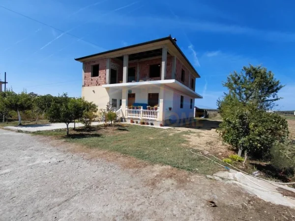 Spille, shitet shtepi 4+1 Kati 0, 310 m² 420.000 € (Spille, Kavaje)