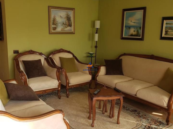 Tirane, jepet me qera apartament 2+1+Ballkon , 100 m² 550 € (KOMUNA E PARISIT)