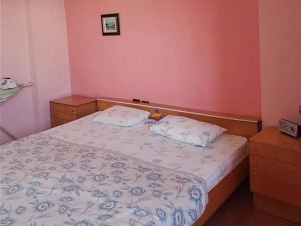 Tirane, jepet me qera apartament 2+1+Ballkon , 100 m² 650 € (KOMUNA E PARISIT)