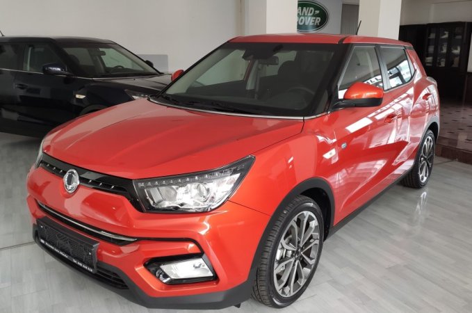 Tirane, shes SUV 1.6D Tivoli Nafte, portokalli automatik Kondicioner 62.298 km 11.990 €