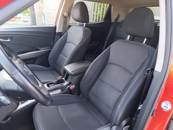Tirane, shes SUV 1.6D Tivoli Nafte, portokalli automatik Kondicioner 62.298 km 11.990 €