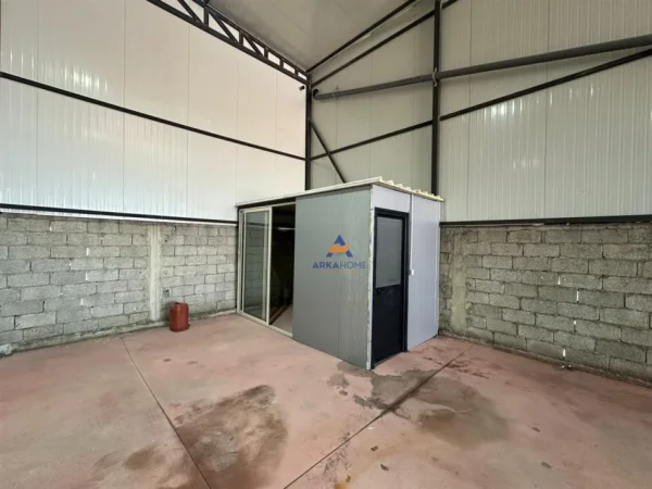 Tirane, jepet me qera magazine Kati 0, 350 m² 1.300 € (RRUGA E ZALLHERIT, BATHORE)