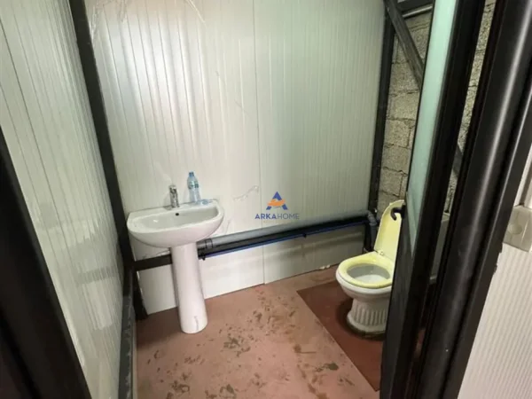 Tirane, jepet me qera magazine Kati 0, 350 m² 1.300 € (RRUGA E ZALLHERIT, BATHORE)