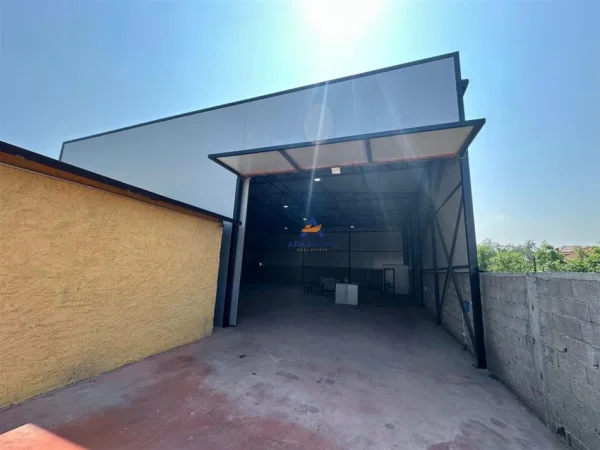 Tirane, jepet me qera magazine Kati 0, 350 m² 1.300 € (RRUGA E ZALLHERIT, BATHORE)