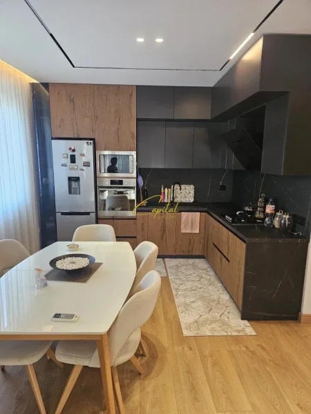 Tirane, jepet me qera apartament 2+1 Kati 5, 100 m² 700 € (ASTIR)