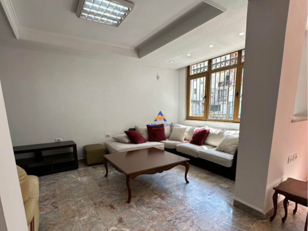 Tirane, jepet me qera ambjent biznesi Kati 2, 106 m² 1.200 € (SHESHI WILLSON)