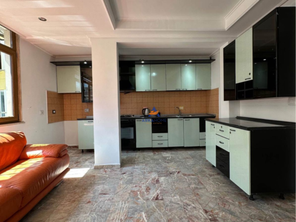 Tirane, jepet me qera ambjent biznesi Kati 2, 106 m² 1.200 € (SHESHI WILLSON)