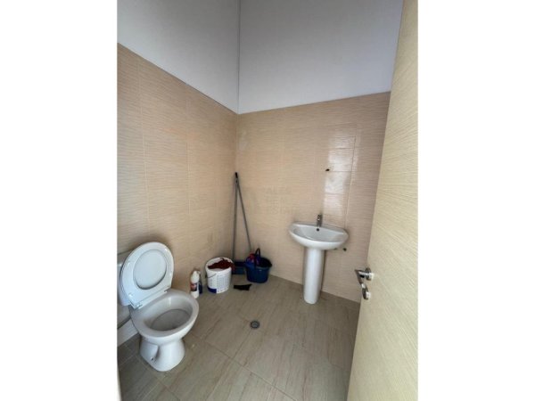 Tirane, jap me qera apartament 1+1 , 35 m² 300 € 