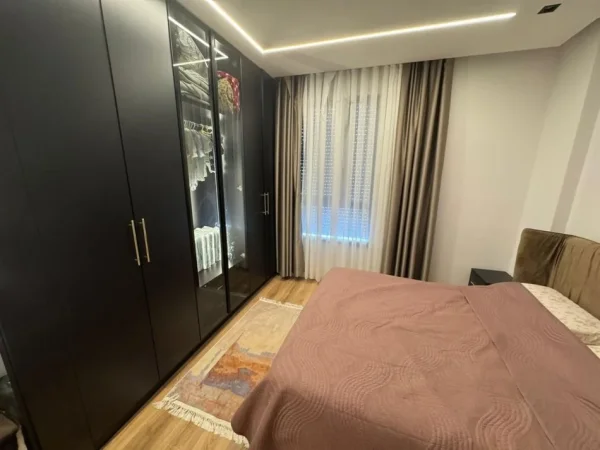 Tirane, shitet apartament 2+1+Ballkon Kati 5, 102 m² 206.000 € (Kinostudio)