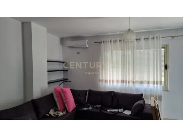 Tirane, jepet me qera apartament 1+1 Kati 9, 77 m² 550 € (Ish Parku)