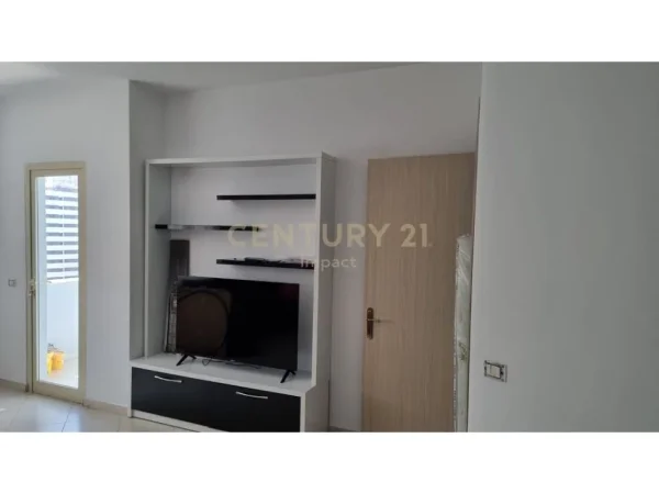 Tirane, jepet me qera apartament 1+1 Kati 9, 77 m² 550 € (Ish Parku)