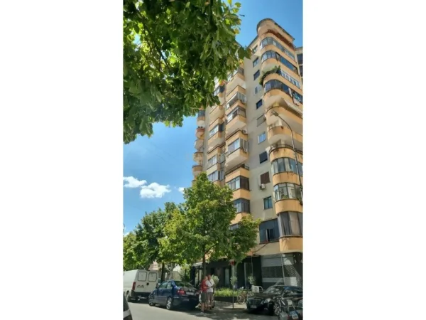 Tirane, jepet me qera apartament 1+1 Kati 9, 77 m² 550 € (Ish Parku)