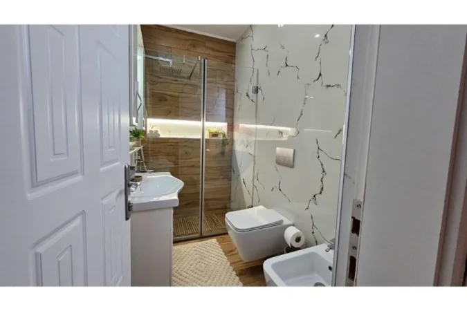 Tirane, jepet me qera apartament 2+1 , 71 m² 700 € 