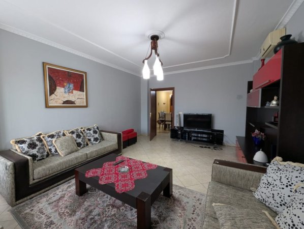 Tirane, jepet me qera apartament 3+1+Aneks+Ballkon Kati 6, 120 m² 500 € (Unaza e Madhe)