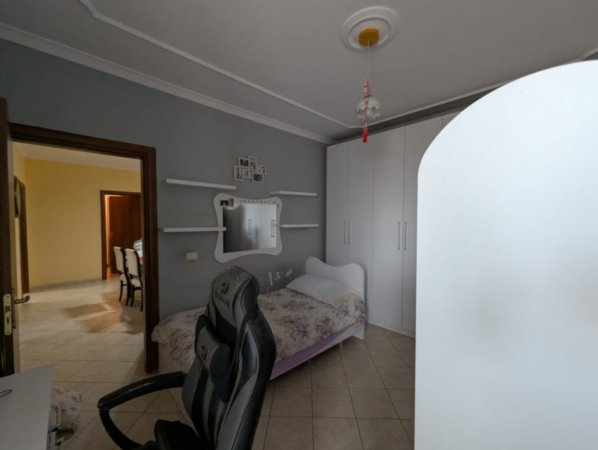 Tirane, jepet me qera apartament 3+1+Aneks+Ballkon Kati 6, 120 m² 500 € (Unaza e Madhe)