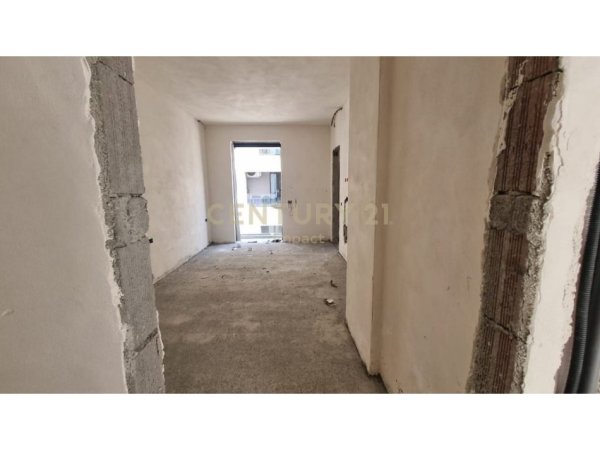 Tirane, shitet apartament 2+1 Kati 2, 159 m² 284.525 € (Liqeni i Thate)