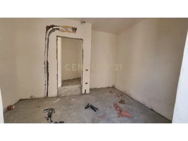 Tirane, shitet apartament 2+1 Kati 2, 159 m² 284.525 € (Liqeni i Thate)