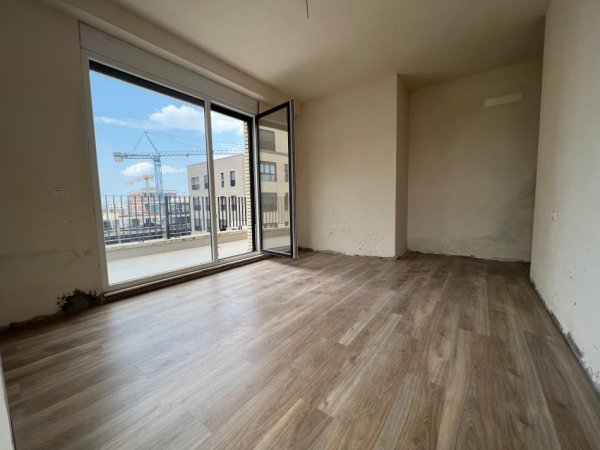 Tirane, jepet me qera apartament 3+1+Ballkon Kati 8, 140 m² 600 € 