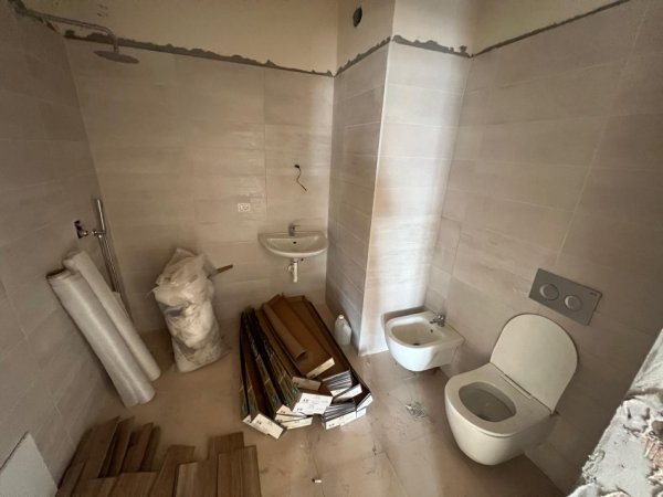 Tirane, jepet me qera apartament 3+1+Ballkon Kati 8, 140 m² 600 € 