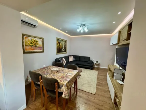 Tirane, jepet me qera apartament 2+1 Kati 3, 71 m² 700 € (Gjon Muzaku)