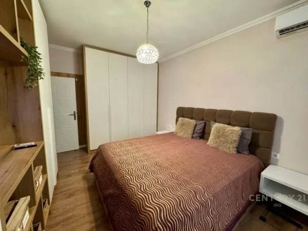 Tirane, jepet me qera apartament 2+1 Kati 3, 71 m² 700 € (Gjon Muzaku)