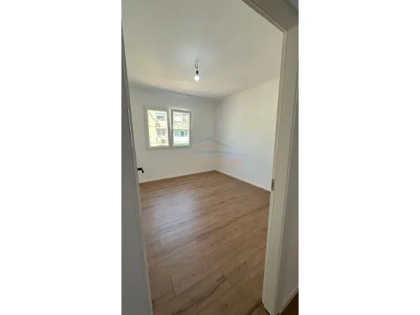 Tirane, shitet apartament 2+1 Kati 4, 73 m² 129.000 € (Xhamlliku)